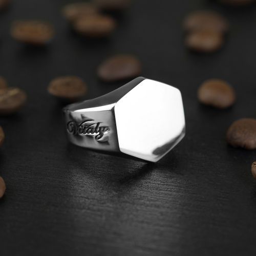 Купить мужской перстень-печатка из стали EVERIOT --SR-BR-534-N с надписью оптом от 2 400 руб.