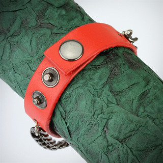 Купить кожаный браслет Spikes SL0121-R, красный, с замочком в виде сердца оптом от 800 руб.