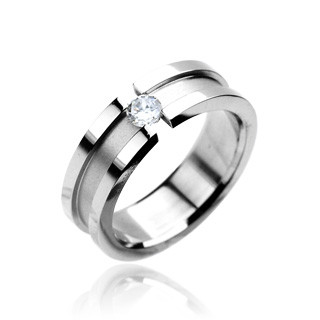Купить кольцо из стали TATIC R7079 с фианитом по центру оптом от 460 руб.