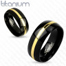 Купить черное кольцо из титана Spikes R-TI-4393 с золотистой полосой оптом от 800 руб.