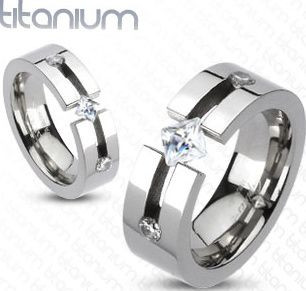 Купить кольцо из титана Spikes R-TM-3110 с фианитами оптом от 680 руб.