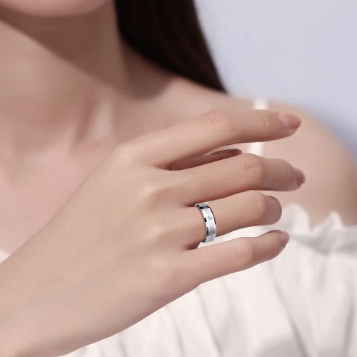 Купить кольцо из карбида вольфрама Lonti R-TU09 с матовой полосой и фианитом оптом от 1 360 руб.