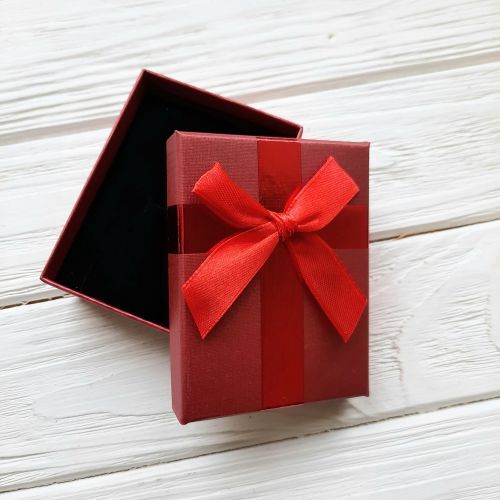 Купить подарочная коробочка BOX-106 (8,5х6,5 см) для браслета, часов, украшений оптом от 400 руб.