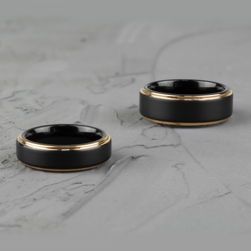 Купить кольцо Tisten из титан-вольфрама (тистена) R-TS-022 с черной матовой полосой посередине оптом от 1 910 руб.
