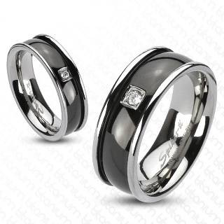 Купить кольцо из титана Spikes R-TI-3638 с черной каемкой и фианитом по центру оптом от 590 руб.