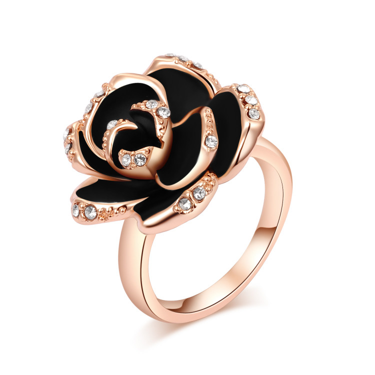 Золотое кольцо в форме розы