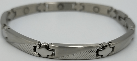 Купить магнитный браслет мужской Magnetana KBM-210378 с широкими пластинами и крестами оптом от 1 550 руб.