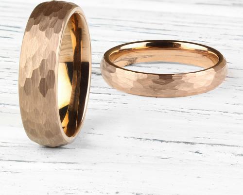 Купить кольцо из карбида вольфрама Lonti R-TG-0069 с неровной граненой поверхностью оптом от 1 600 руб.