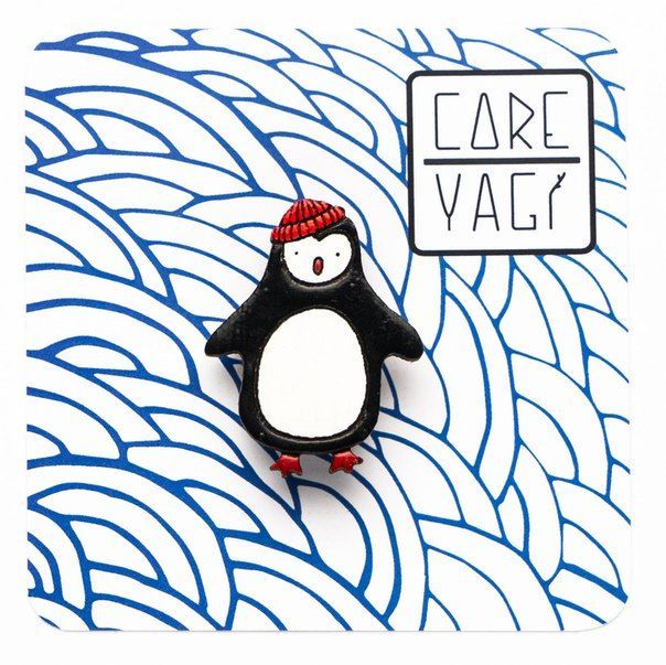 Купить брошь из дерева hand made COREYAGI Пингвин в шапке СТ-ПИ0044 оптом от 470 руб.