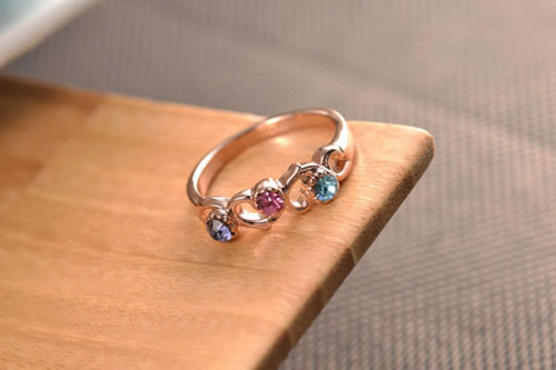 Купить кольцо ROZI RG-67180 с тремя кристаллами оптом от 430 руб.
