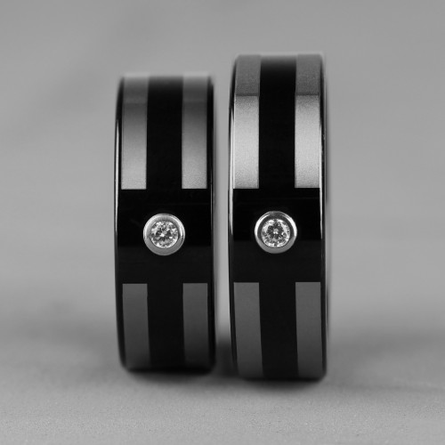 Купить черное кольцо из карбида вольфрама CARRAJI R-TU-0104 с фианитом оптом от 1 140 руб.