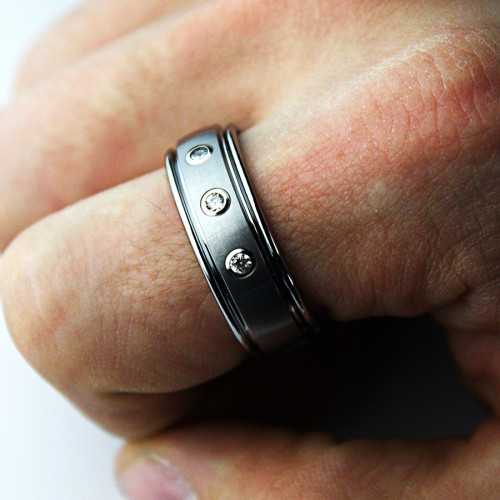 Купить кольцо из карбида вольфрама CARRAJI RTU-105 с фианитами оптом от 1 070 руб.