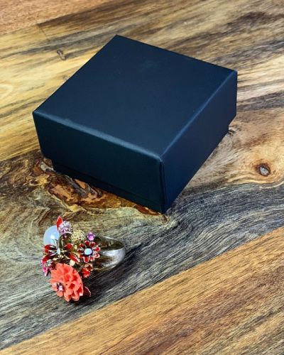 Купить картонная коробочка для украшений DK1 6x6 оптом от 40 000 руб.